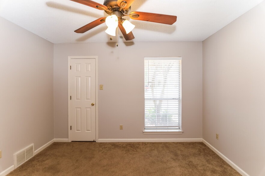 Building Photo - 6664 Laurel Valley Dr