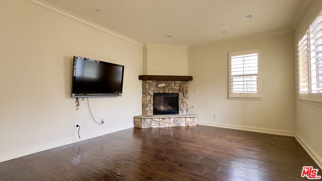 Building Photo - 1011 Green Ln