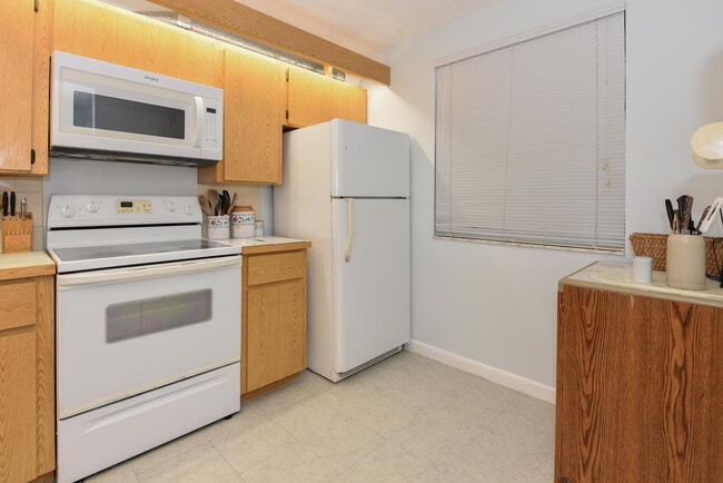 Building Photo - 601 S Seas Dr