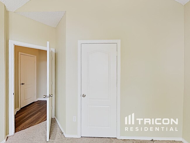 Building Photo - 1362 Meadow Creek Dr