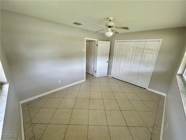 Building Photo - 4522 SE 10th Ave