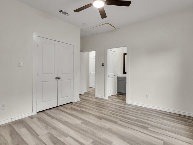 Building Photo - Open Layout & Spacious Yard