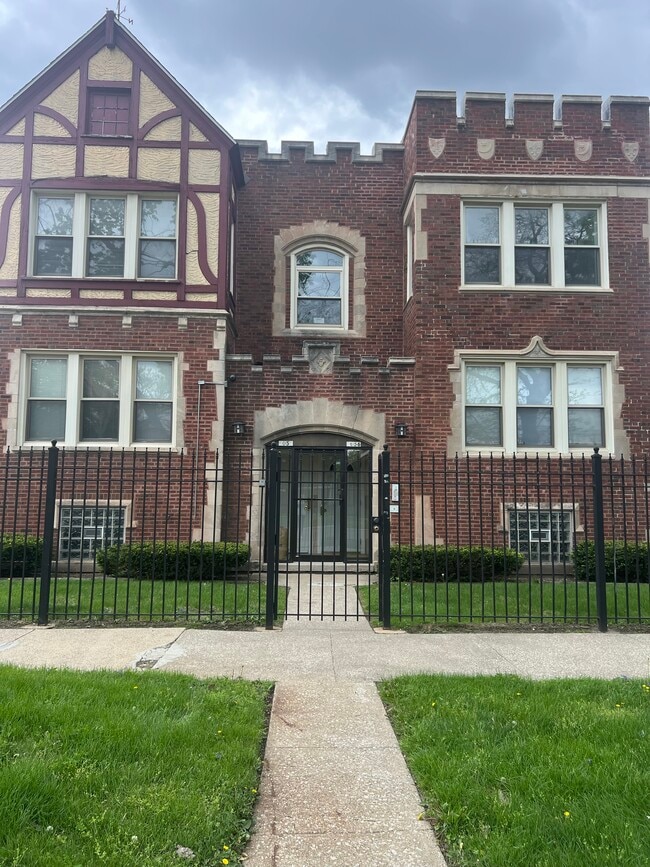 Building Photo - LUELLA