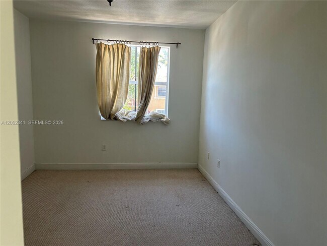 Building Photo - 915 SW 143rd Terrace