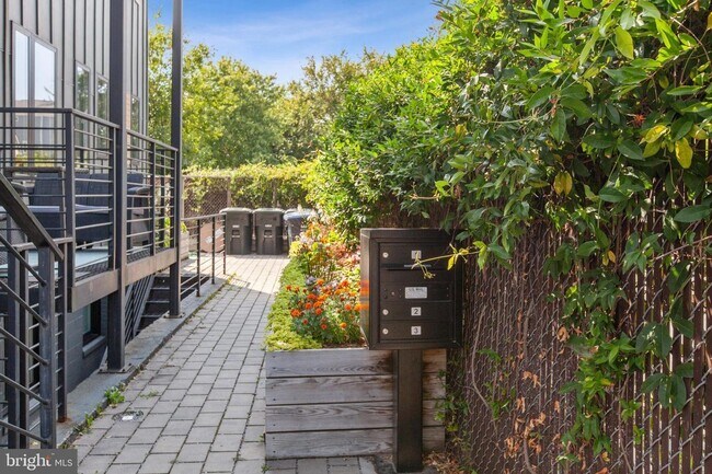 Building Photo - Welcome to this Modern 2BR/2BA condo located in Brookland