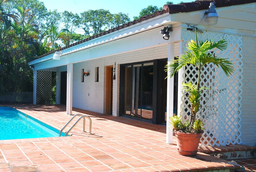 Building Photo - 6950 SW 77th Ave