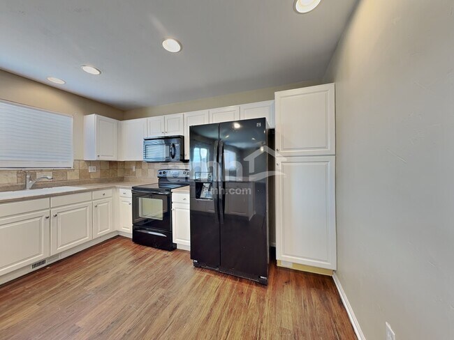 Building Photo - 2002 Springside Dr