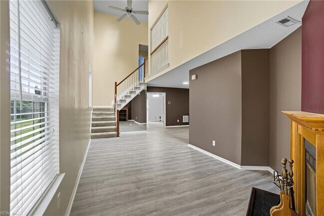 Building Photo - 716 Aylesbury Dr