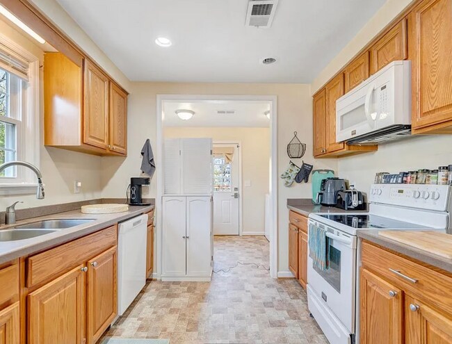 Building Photo - 2 Bedroom/1 Bath House