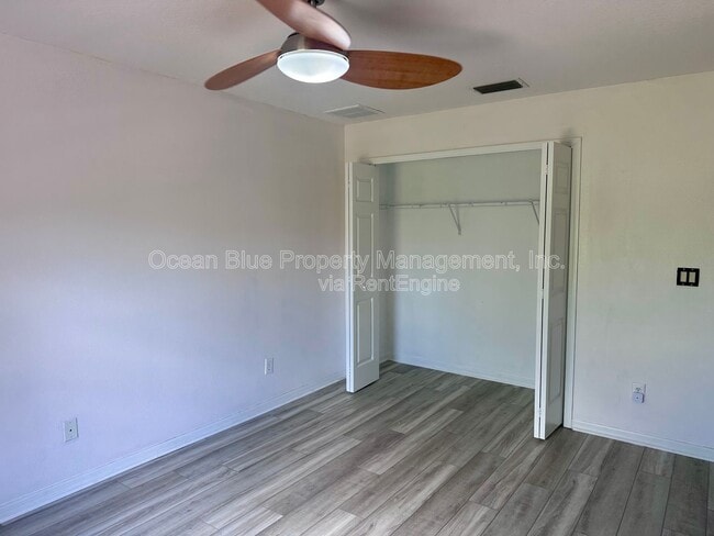 Building Photo - 1525 Hillview Ln