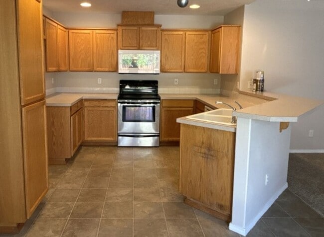 Building Photo - 3Bd/2Ba Single Story Home - Available to View!