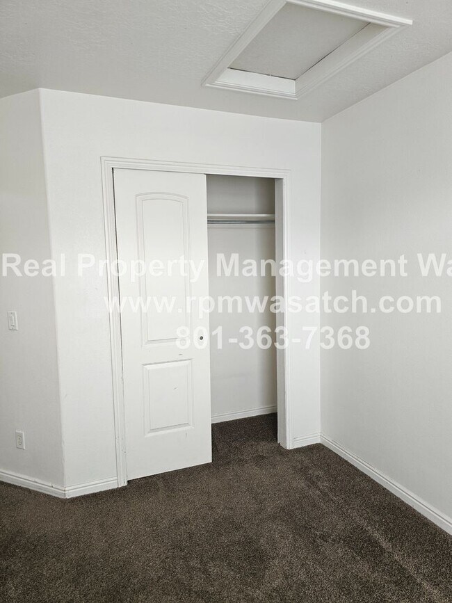 Building Photo - 2401 Big Village Ct