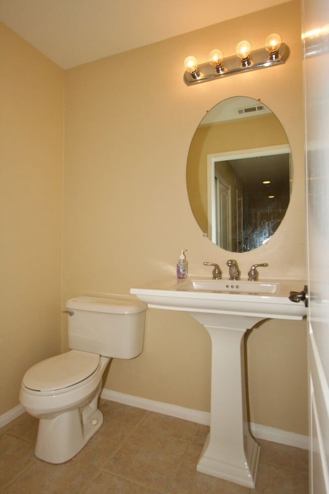 Building Photo - Carlsbad Condo West of 5 Freeway with Lagoon Views - Available June 1st!