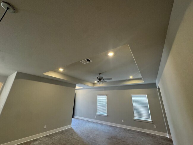 Building Photo - COMING SOON!!! Apply Today - 3/2/2