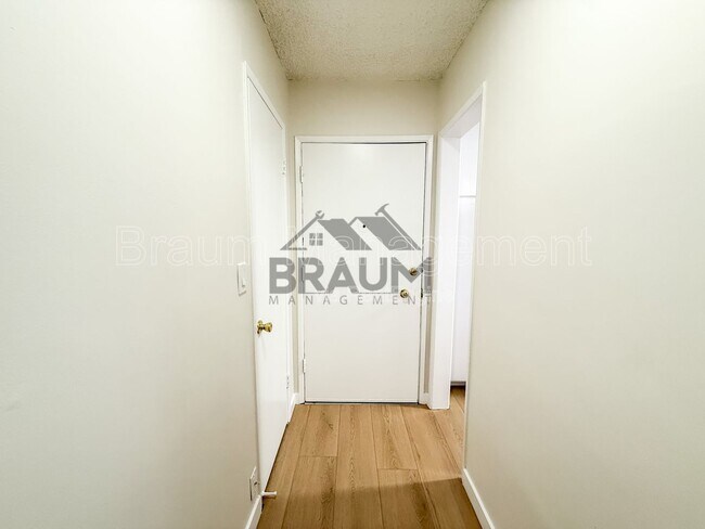 Building Photo - 6039 Whitsett Ave