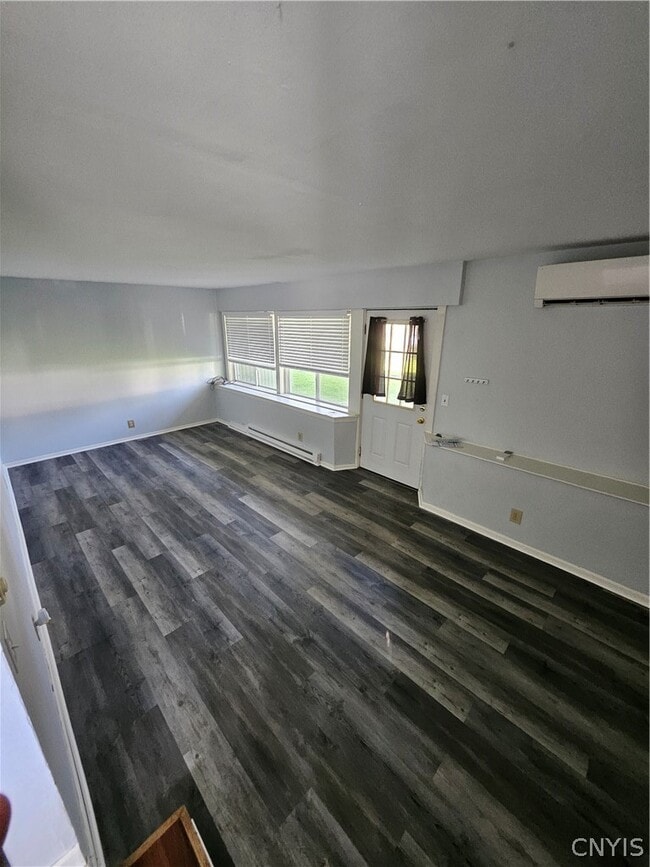 Building Photo - 5 Perry Hill Rd