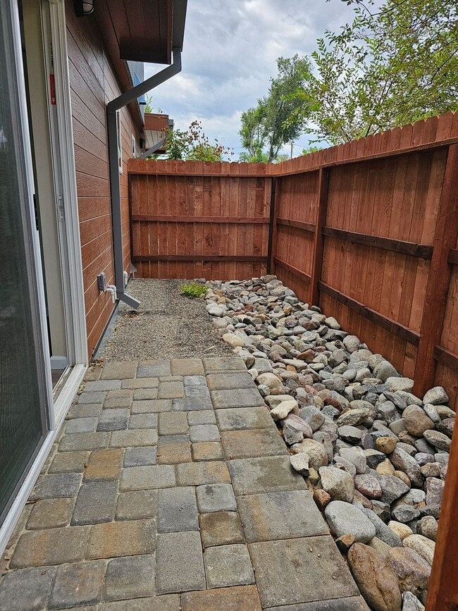 Building Photo - Beautiful New Construction Duplex in Carso...