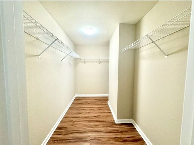 Building Photo - Fabulous home with FENCED YARD