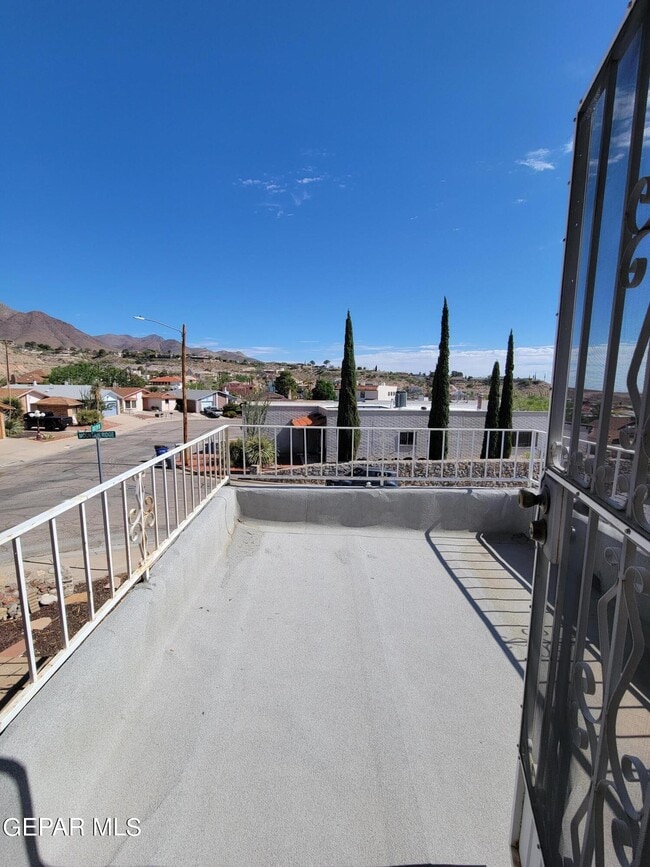 Building Photo - 3200 Mountain Ridge Dr