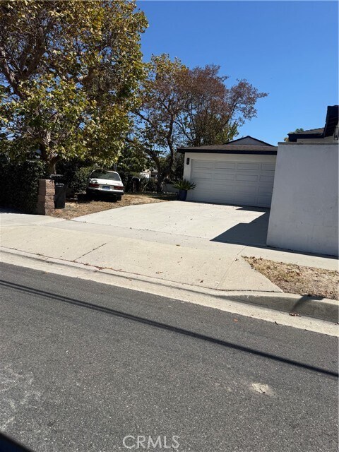 Building Photo - 25003 Andreo Ave