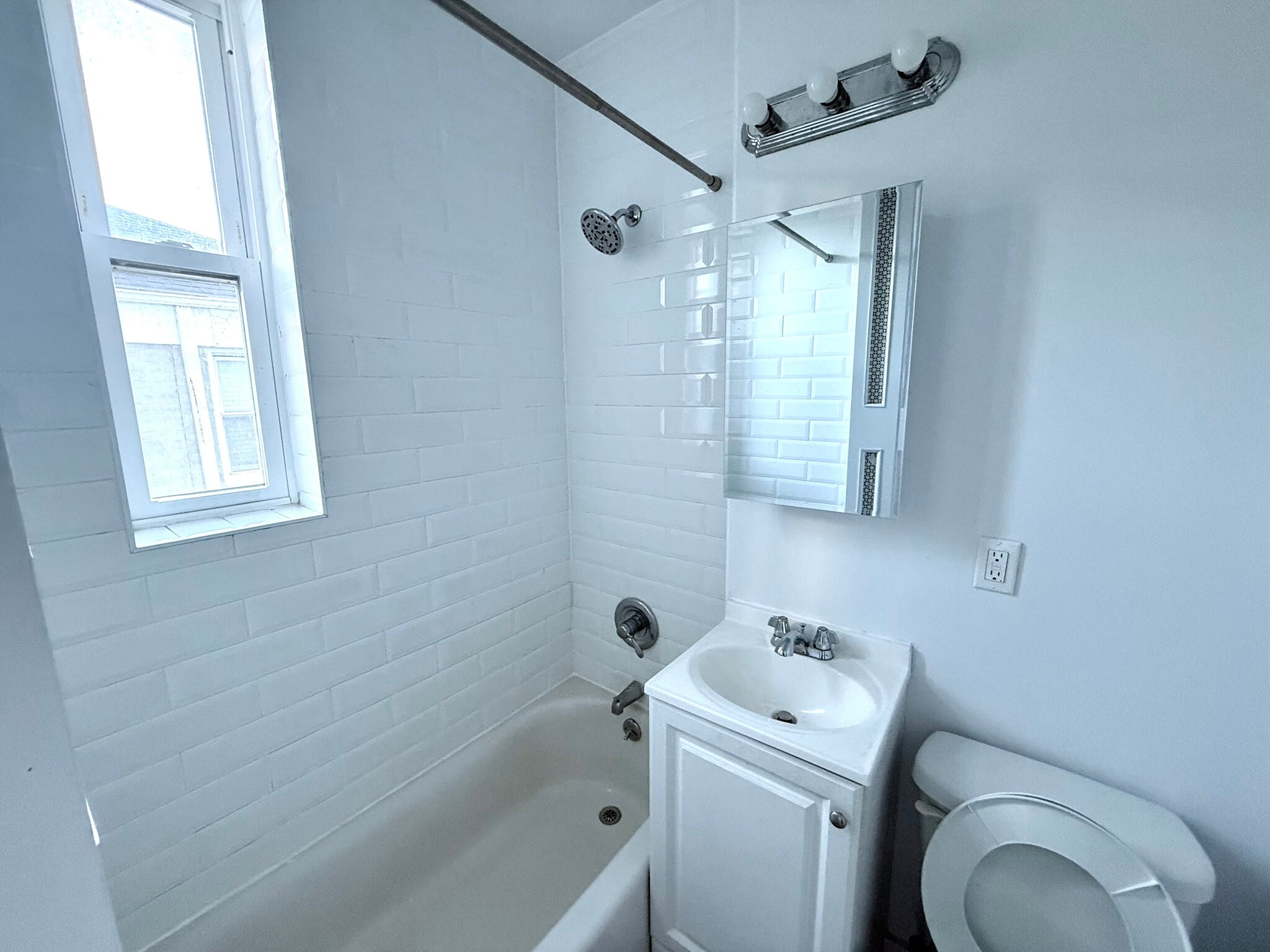 Building Photo - 241 E Broadway