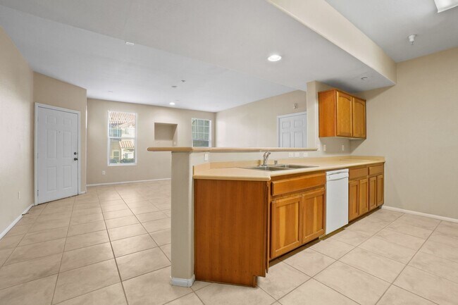 Building Photo - 2 Primary Bedrooms in a Gated Northwest Co...