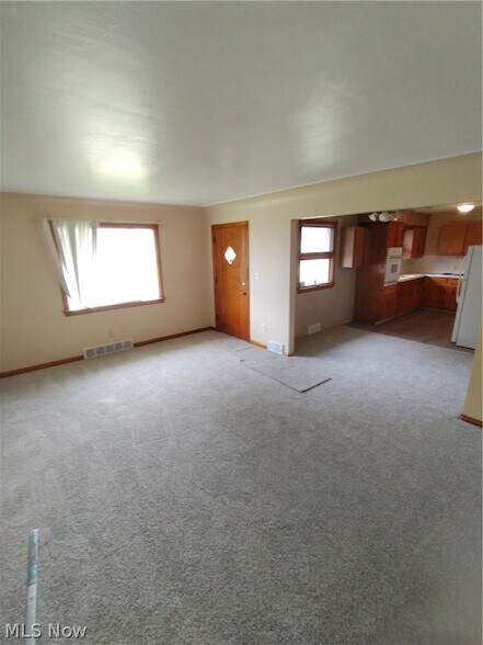 Building Photo - 323 Marmion Ave