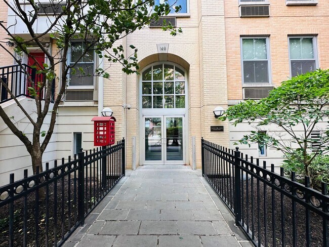Building Photo - 149 Essex St