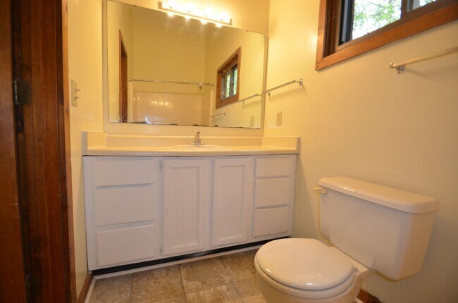 Building Photo - Charming 2 Bed / 2 Bath Home in Prime Chapel Hill Location