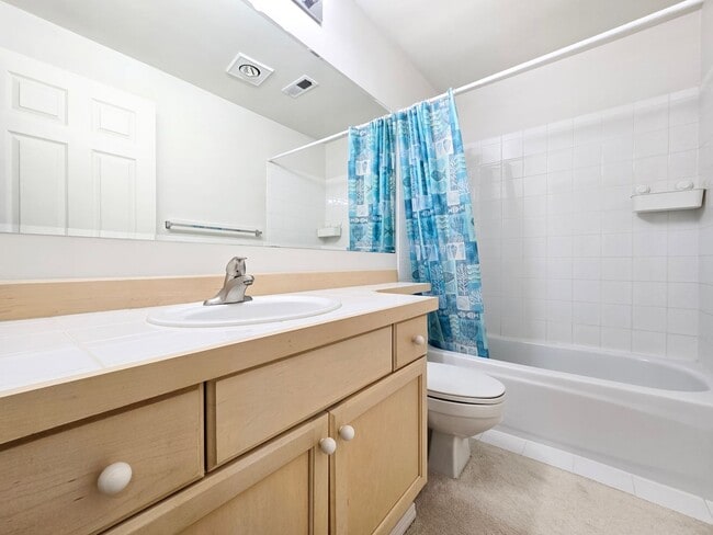 Building Photo - Spacious 3-Bed, 3-Bath Home with Lower Level Bedrooms, Patio, and Garage Near Factoria Mall & Dow...