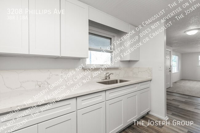 Building Photo - 3208 Phillips Ave
