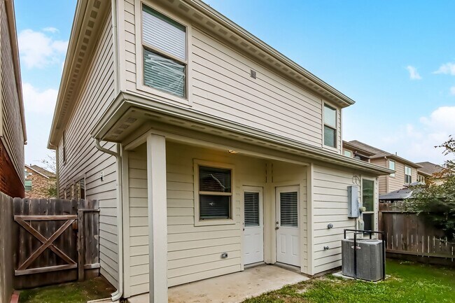 Building Photo - 17115 Amarose Dr