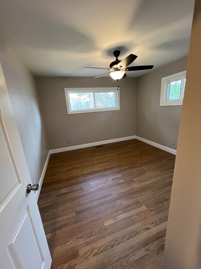 Building Photo - 2038 Conway Dr