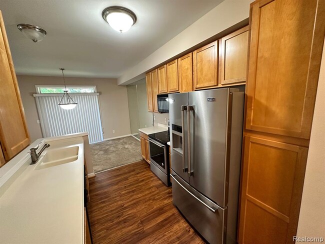 Building Photo - 2354 Pinecroft Dr