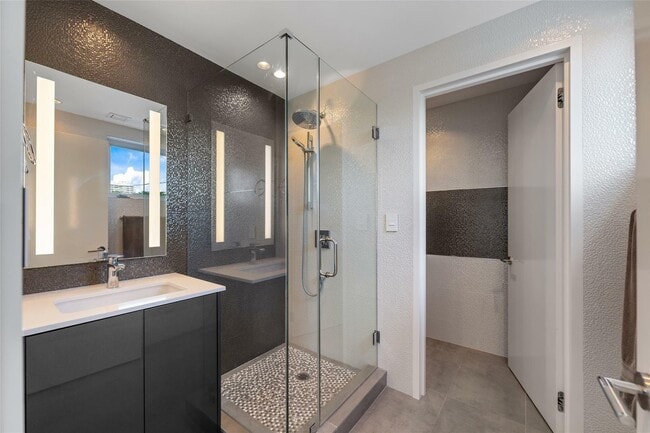 Building Photo - 3300 NE 39th St