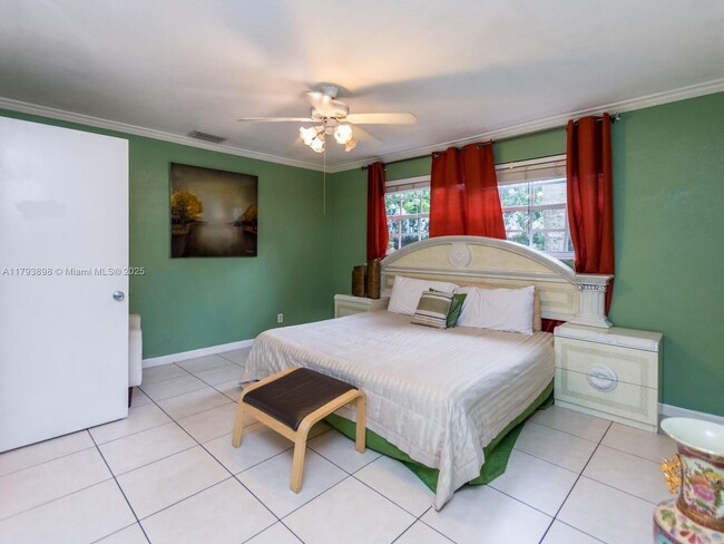 Building Photo - 5524 Garfield St