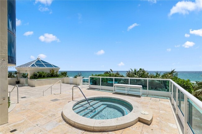 Building Photo - 5025 Collins Ave