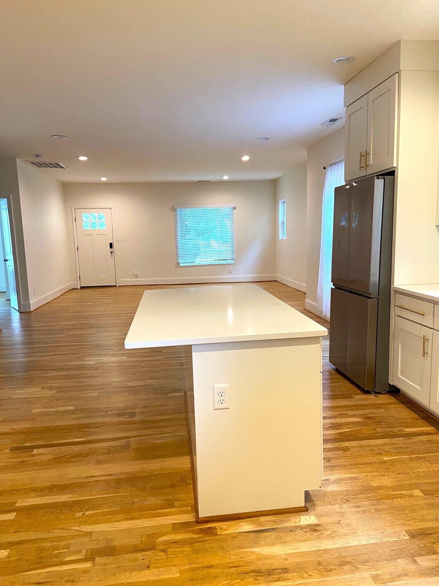 Building Photo - 529 10th Ave S