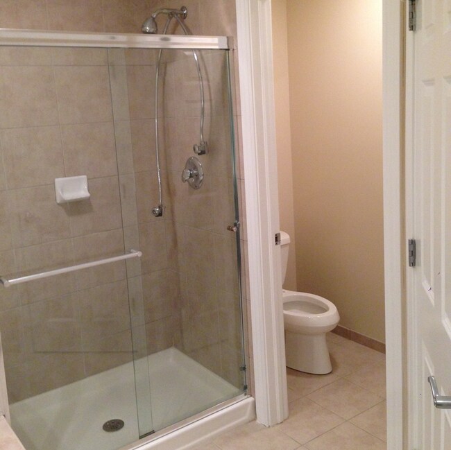MB Shower/Toilet - 804 Skokie Blvd