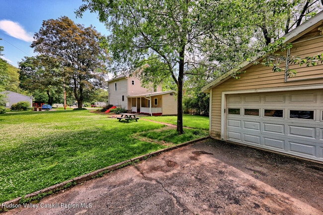 Building Photo - 153 Bross St