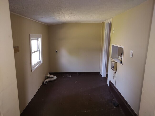 Building Photo - Cute & Quirky 3 bedroom House in Portland
