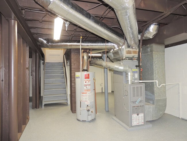 Building Photo - 3 Bed - 1 Bath Cape Cod for Rent!