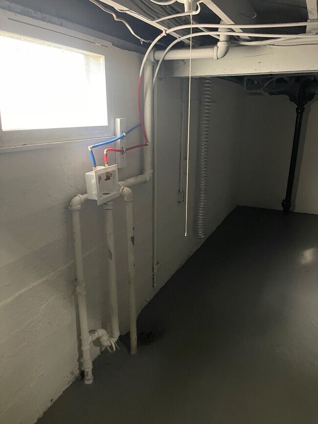 Building Photo - Nice 2 Bedroom Home