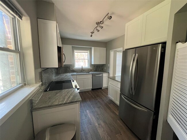 Building Photo - 401 W Saulnier St
