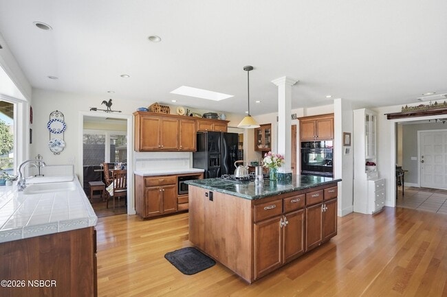 Building Photo - 2611 Janin Way