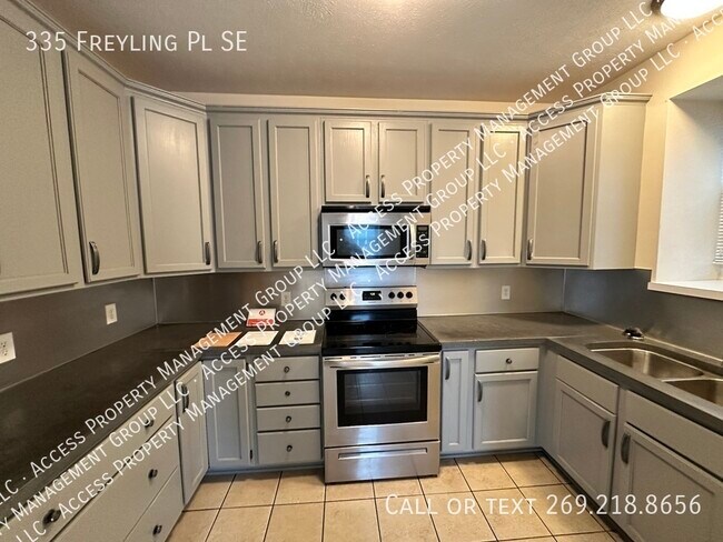 Building Photo - 335 Freyling Pl SE