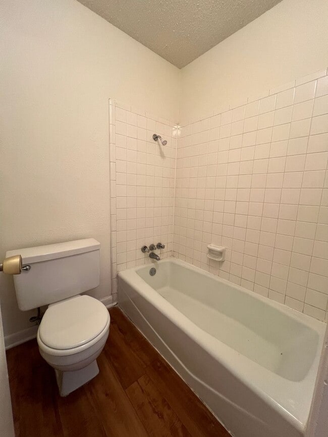 Building Photo - Townhome