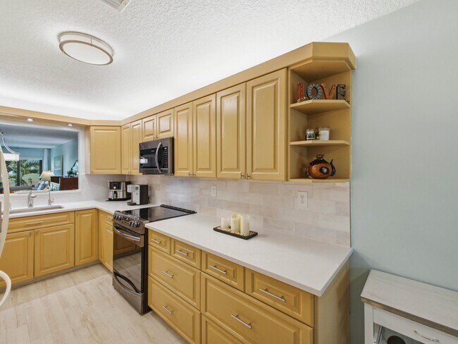 Building Photo - 5800 Princess Palm Ct