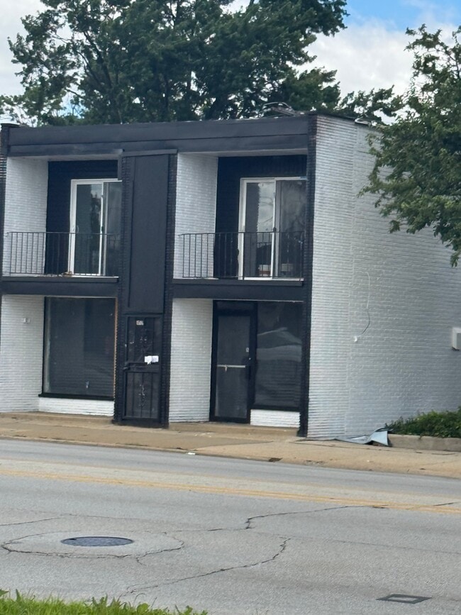 Building Photo - 1506 W 127th St