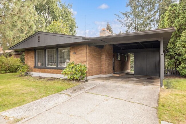 Building Photo - 3011 W Dalke Ave
